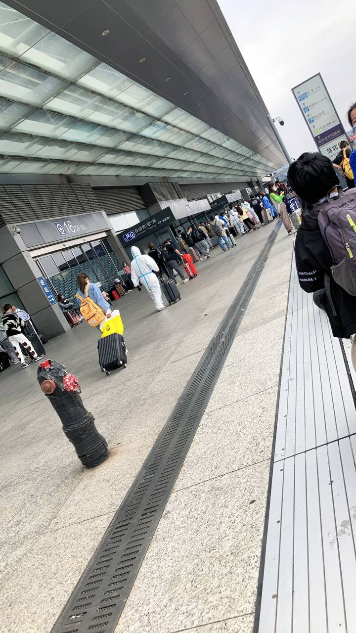 駅入口